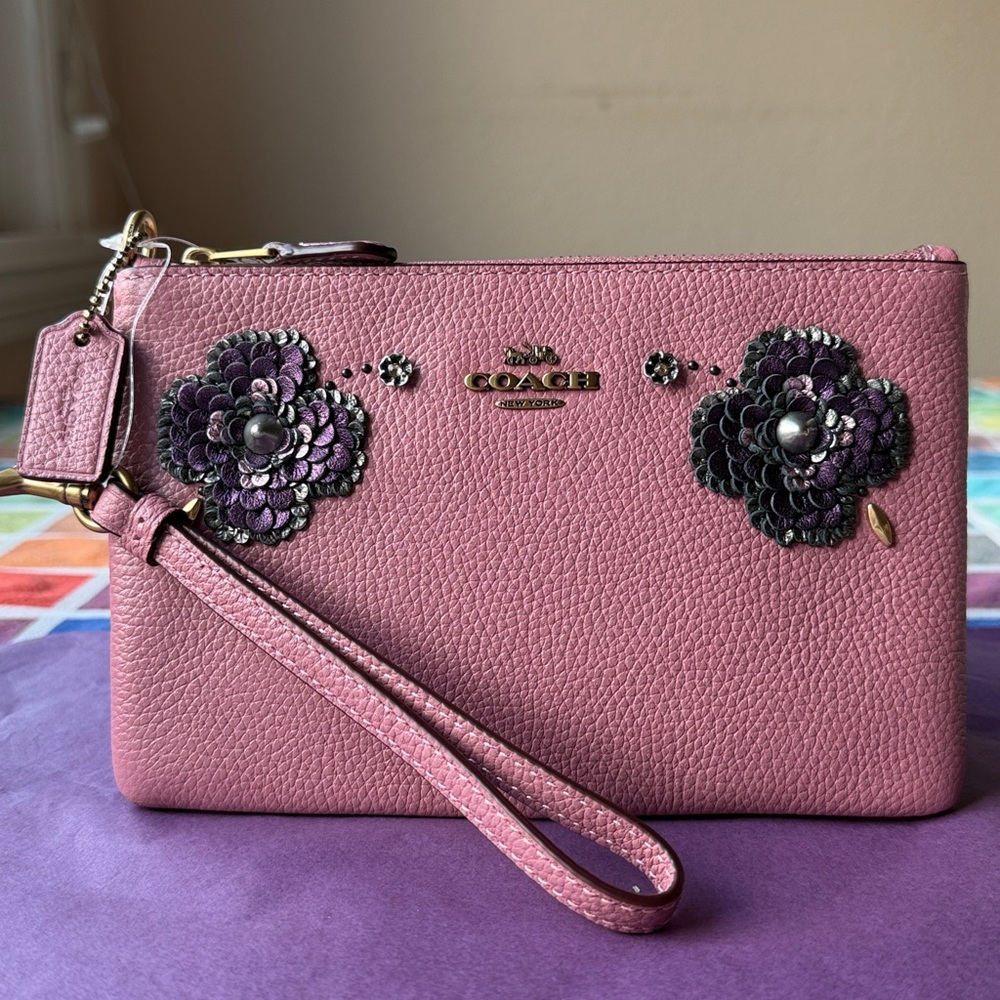 🌸❤️🌸 COACH PINK WRISTLET WITH FLORAL EMBELLISHMENT 🌸❤️🌸 - Picture 1 of 16